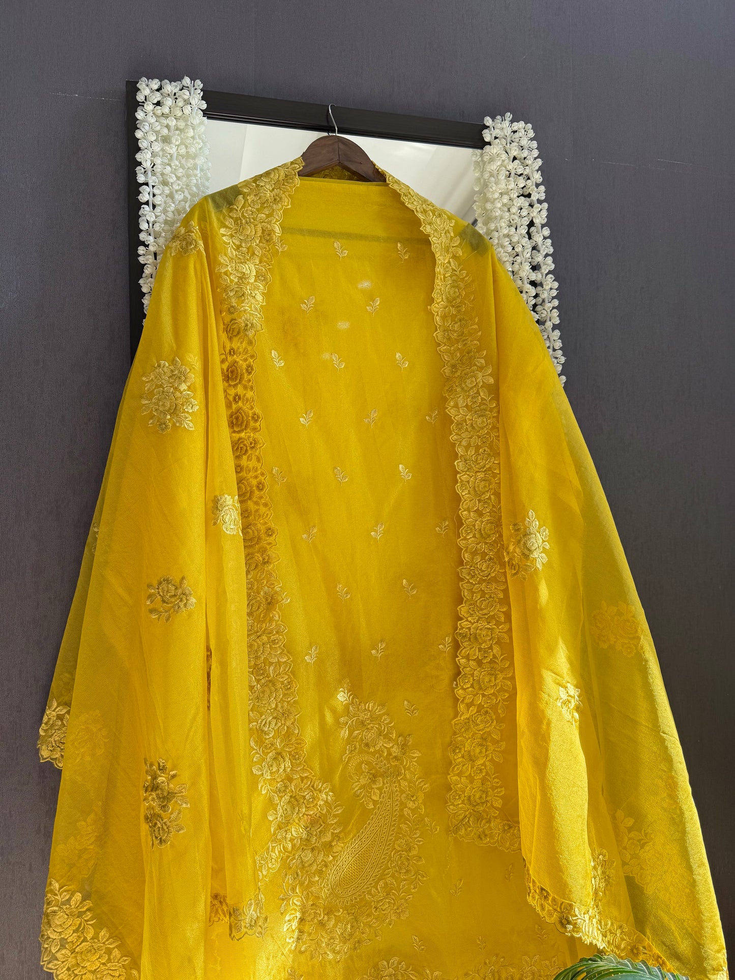 Monochromatic parsi work suit
