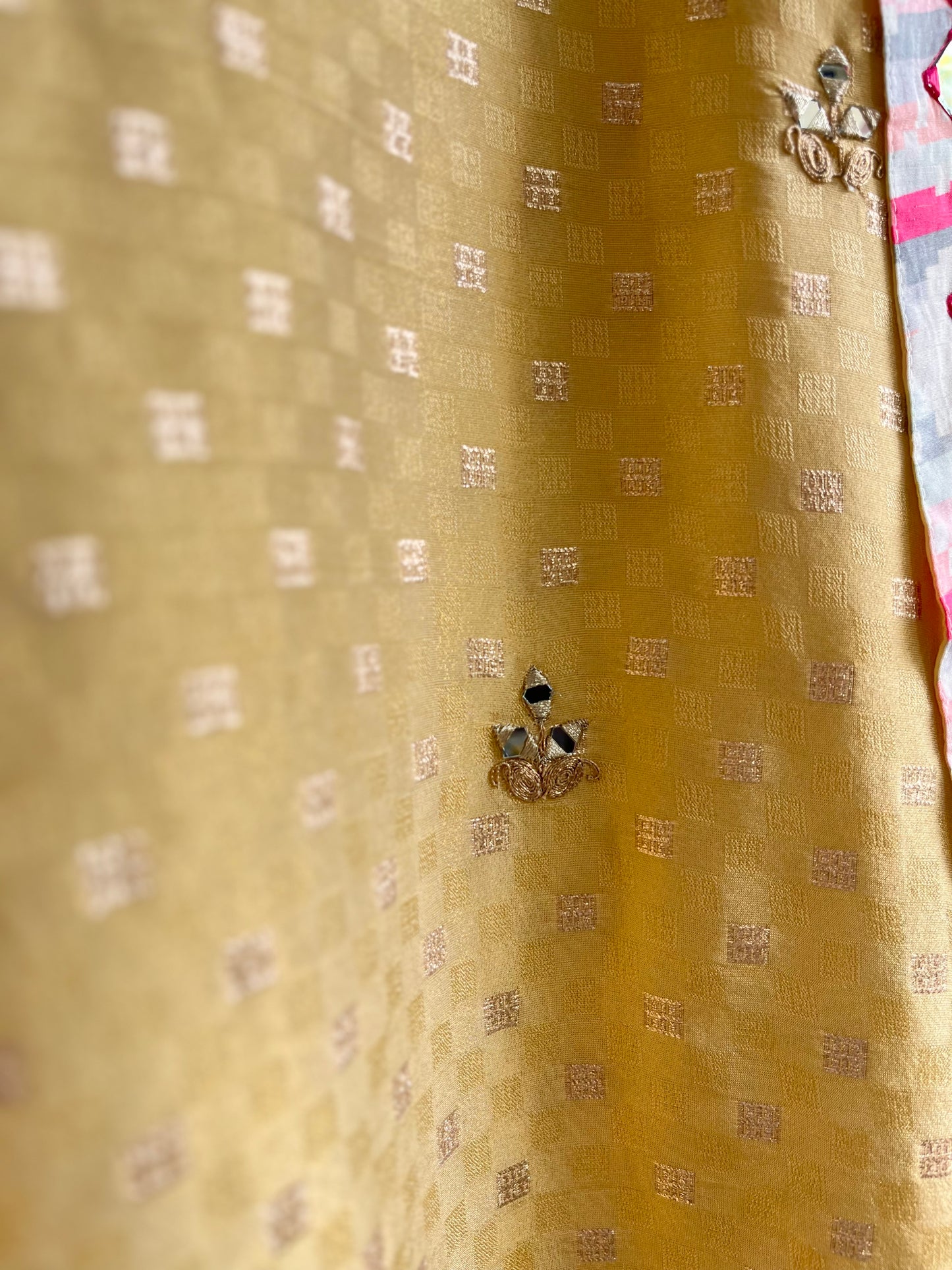 Luxurious sheesha aari work Tissue silk suit