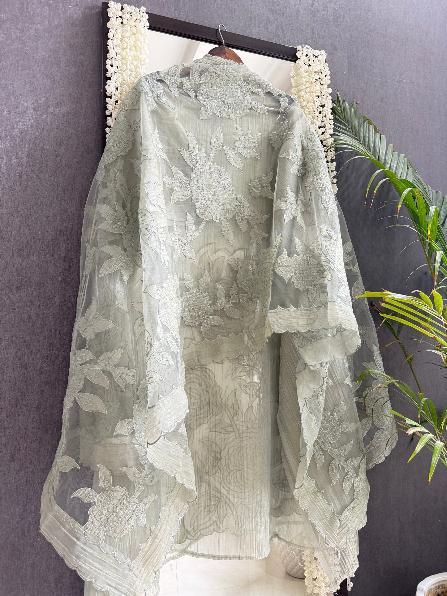 Crush tissue monochromatic appliqué suit