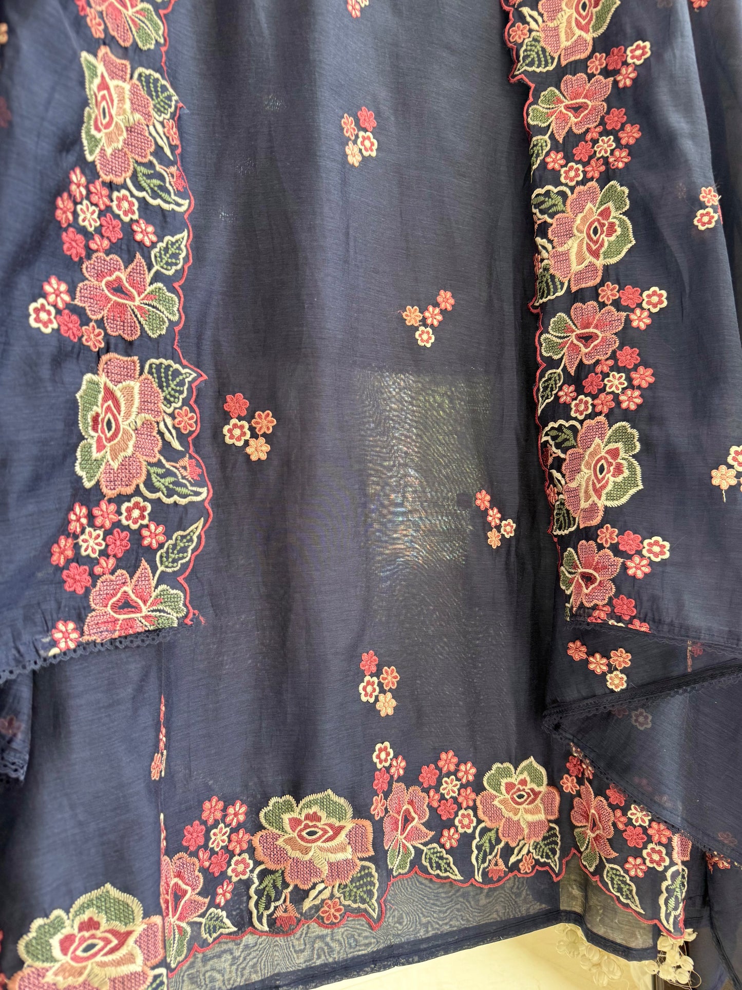 Luxurious Mul chanderi floral Threadwork suit