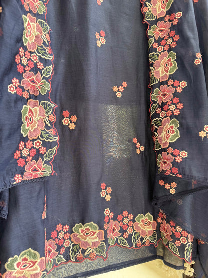 Luxurious Mul chanderi floral Threadwork suit