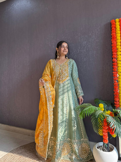 Luxurious Bandhani gotapatti anarkali set