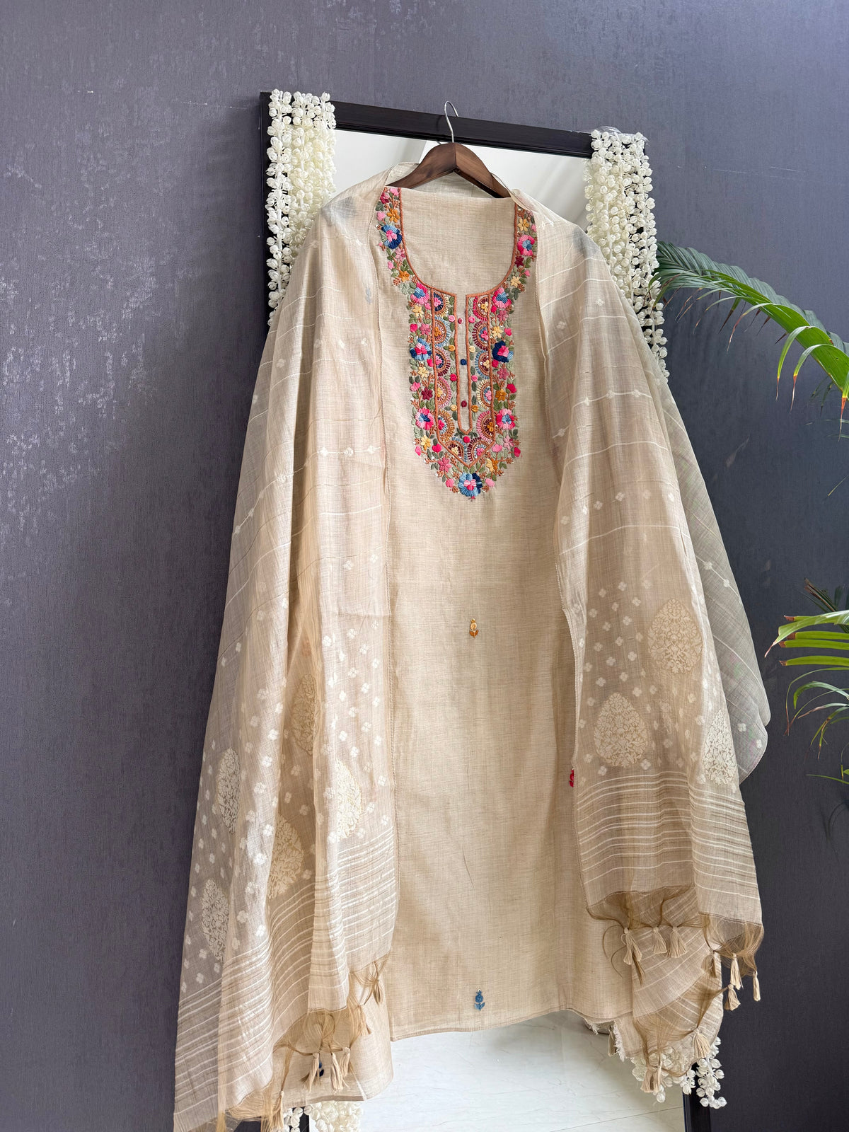 Linen frenchknot suit