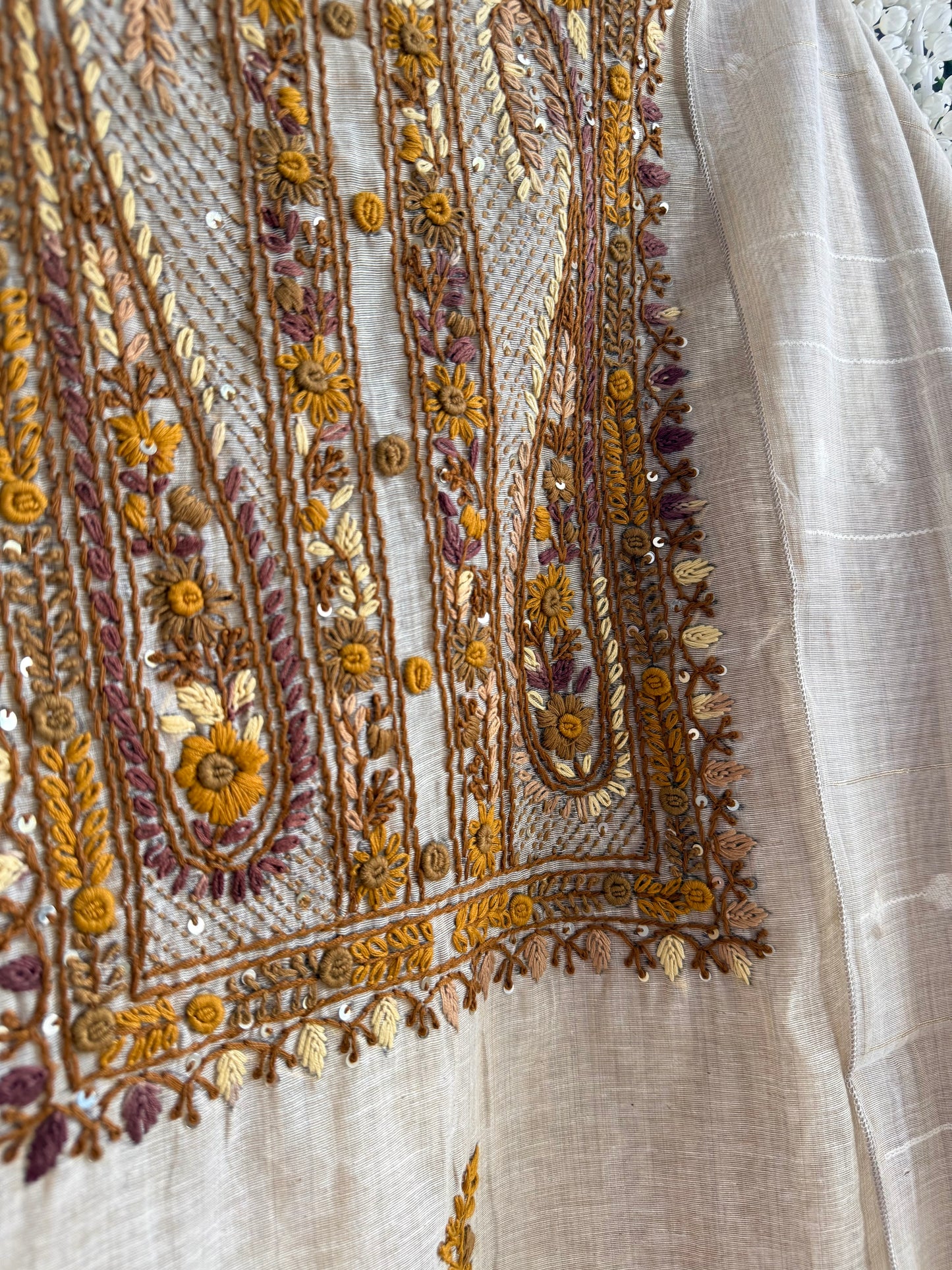 Linen paisley frenchknot suit