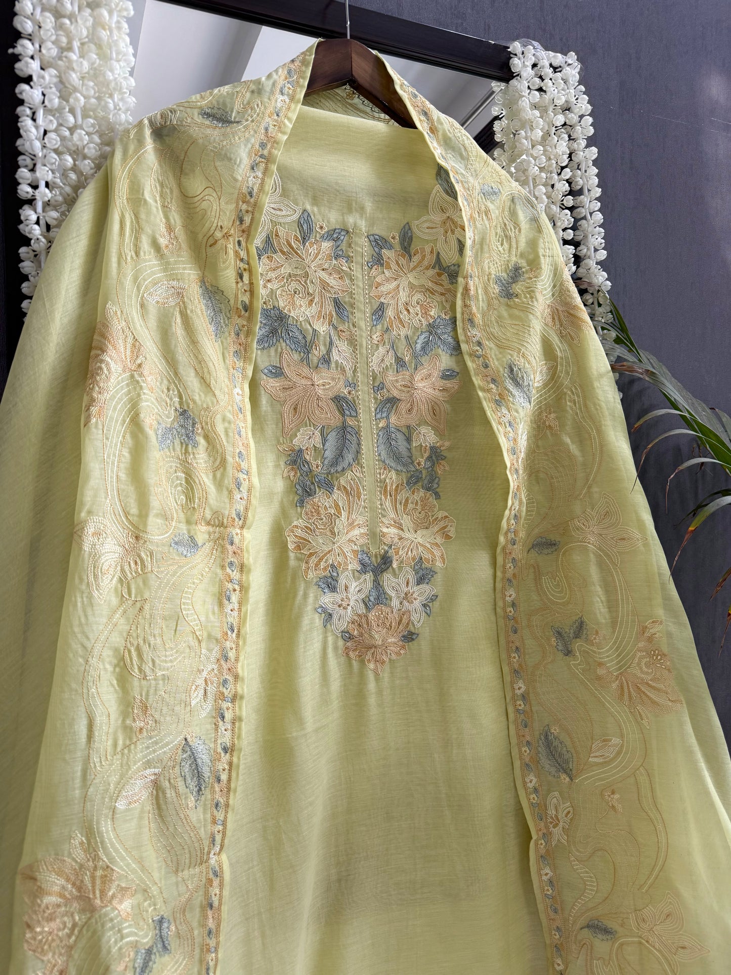 Luxurious Mul chanderi threadwork floral suit