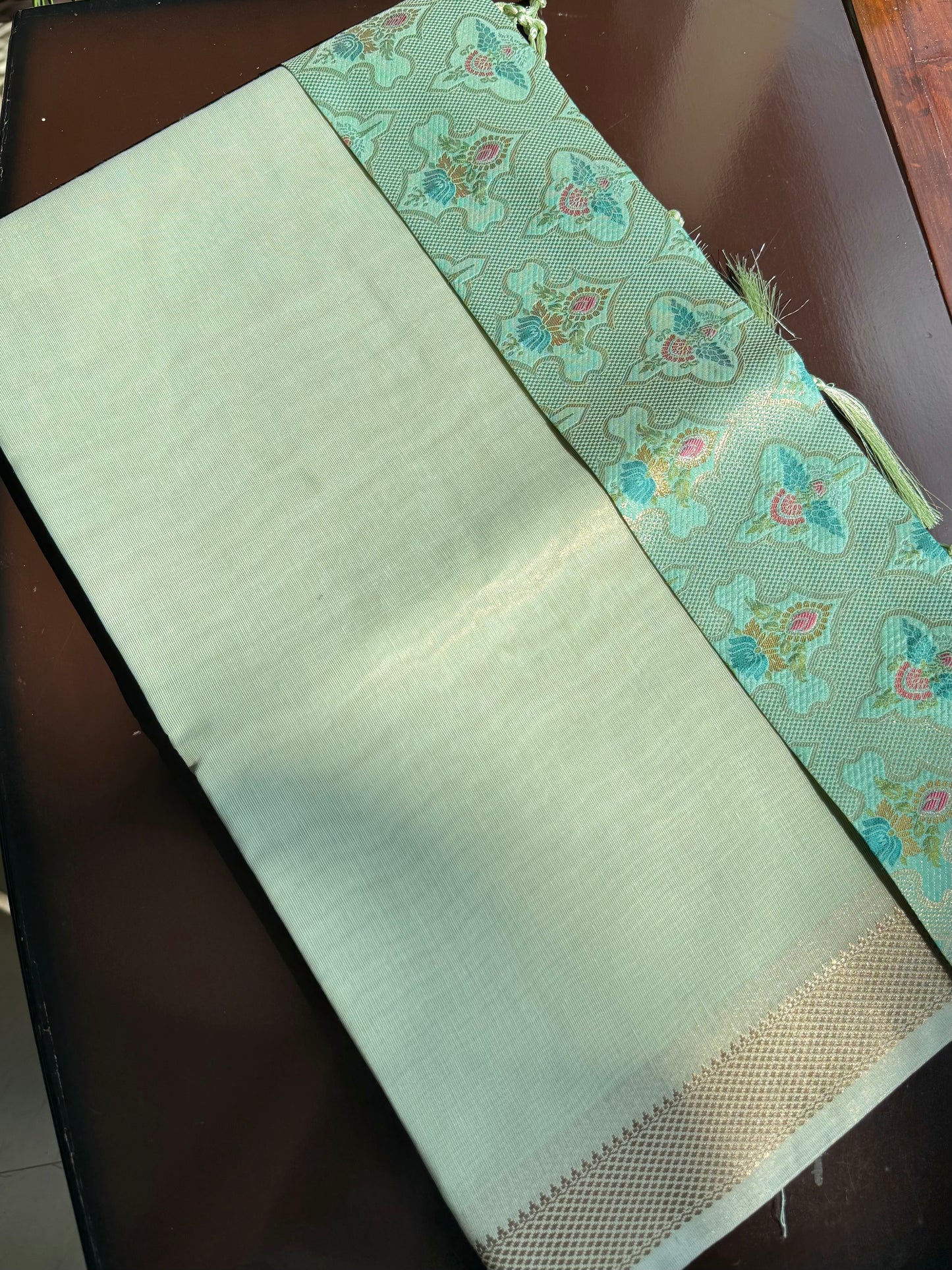 Soft tissue linen brocade saree