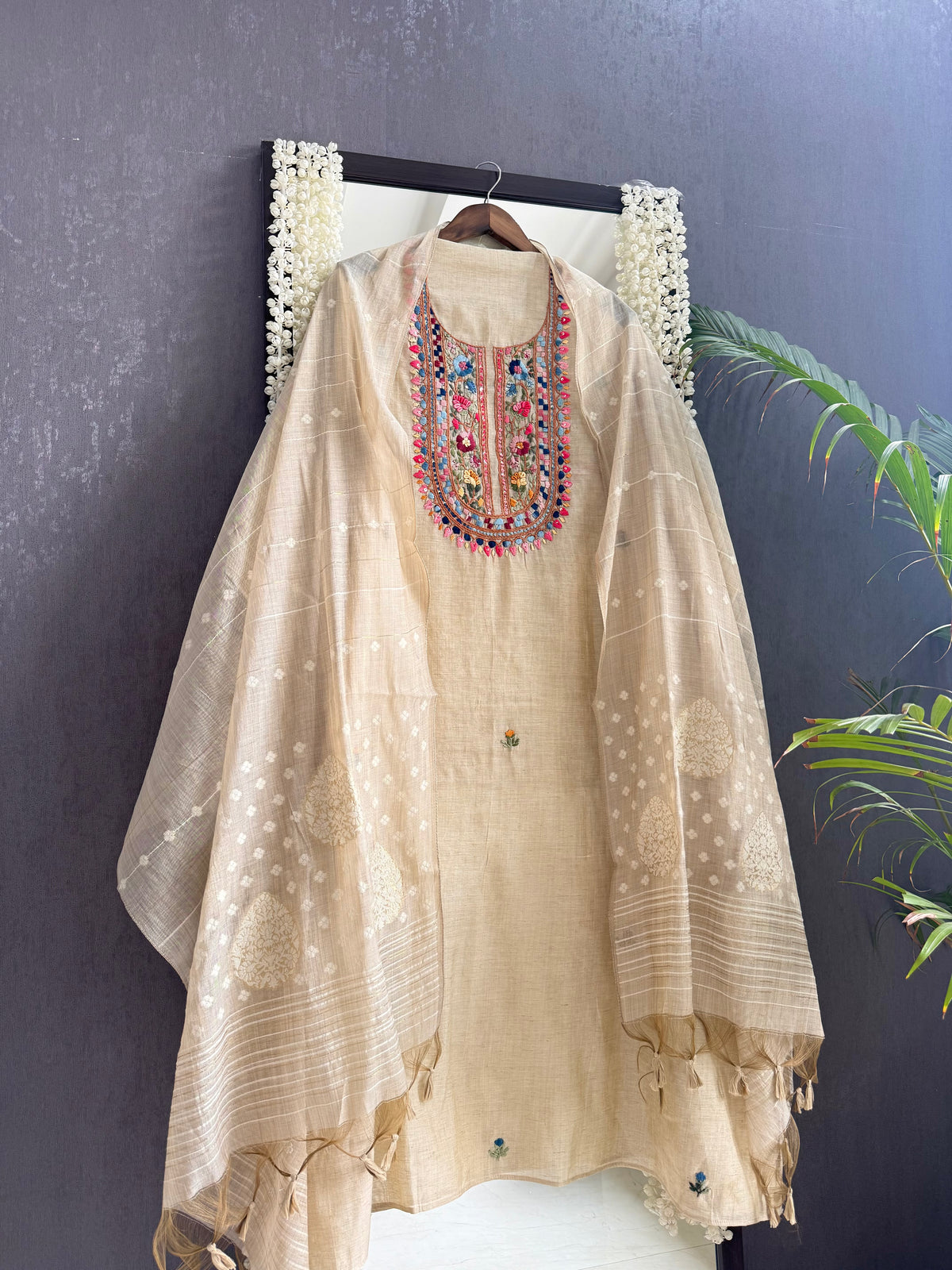 Linen frenchknot suit