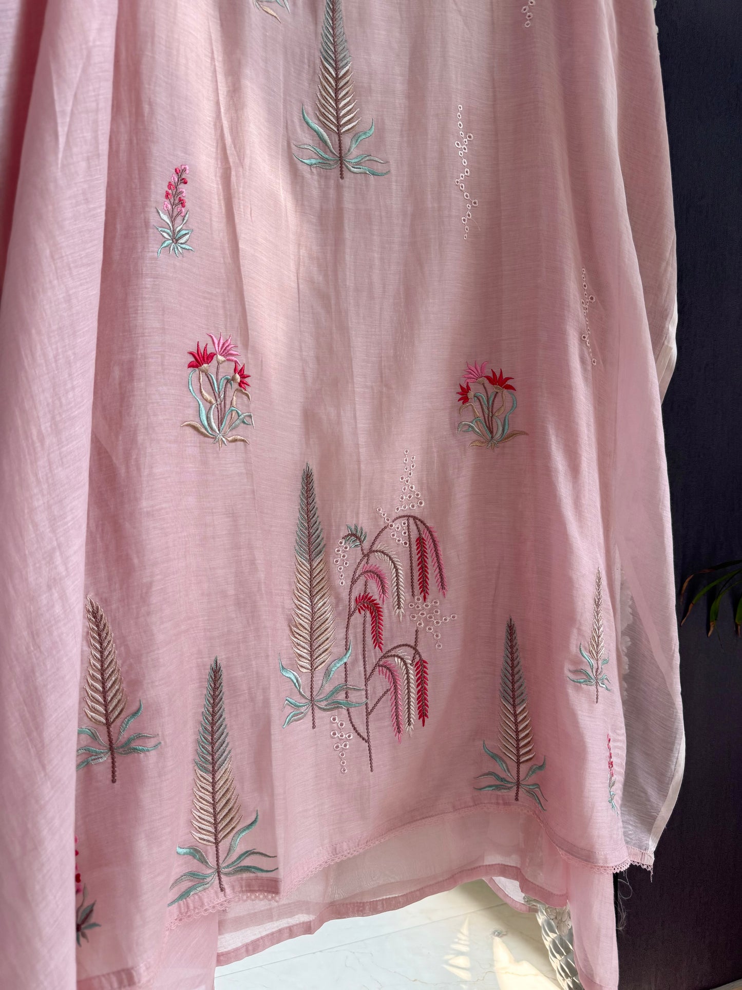 Luxurious Mul chanderi floral springs suit