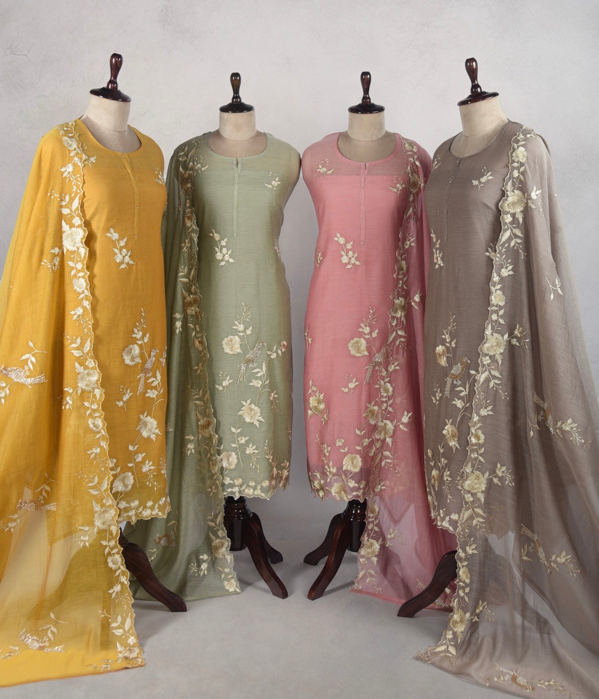 Luxurious Mul chanderi parsi thread suit