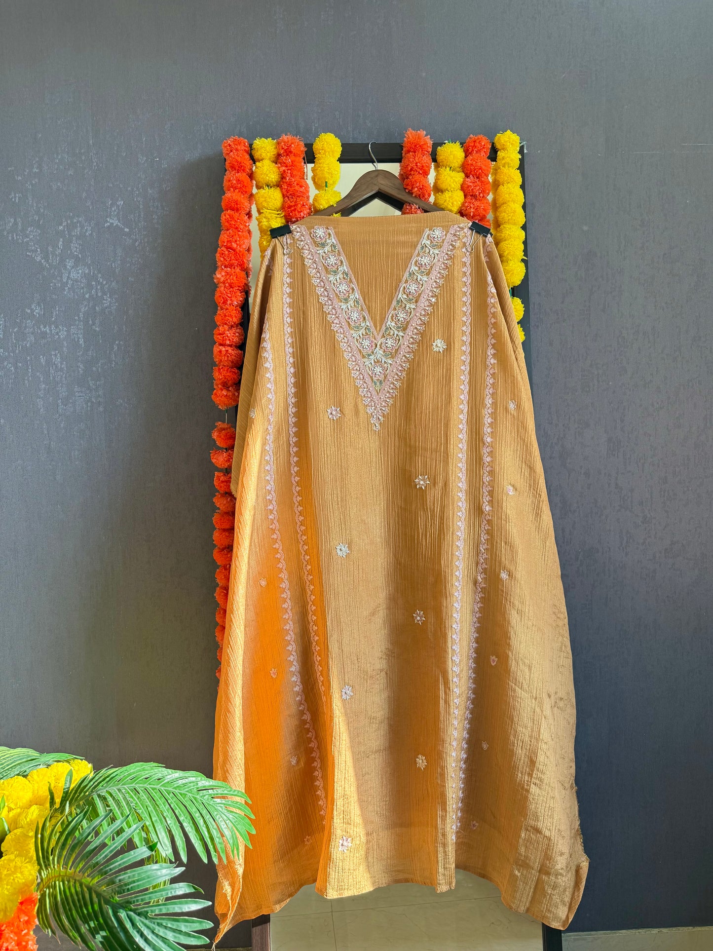 Crush tissue kashmiri aari work suit