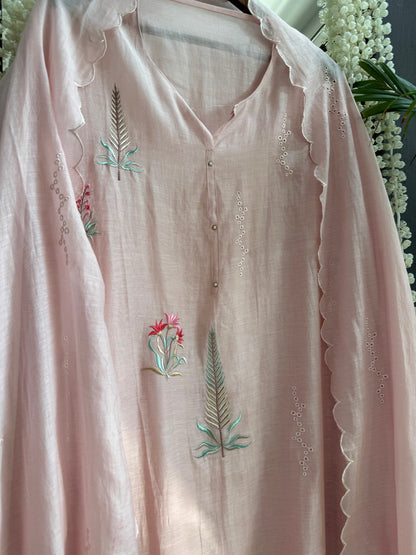 Luxurious Mul chanderi floral springs suit