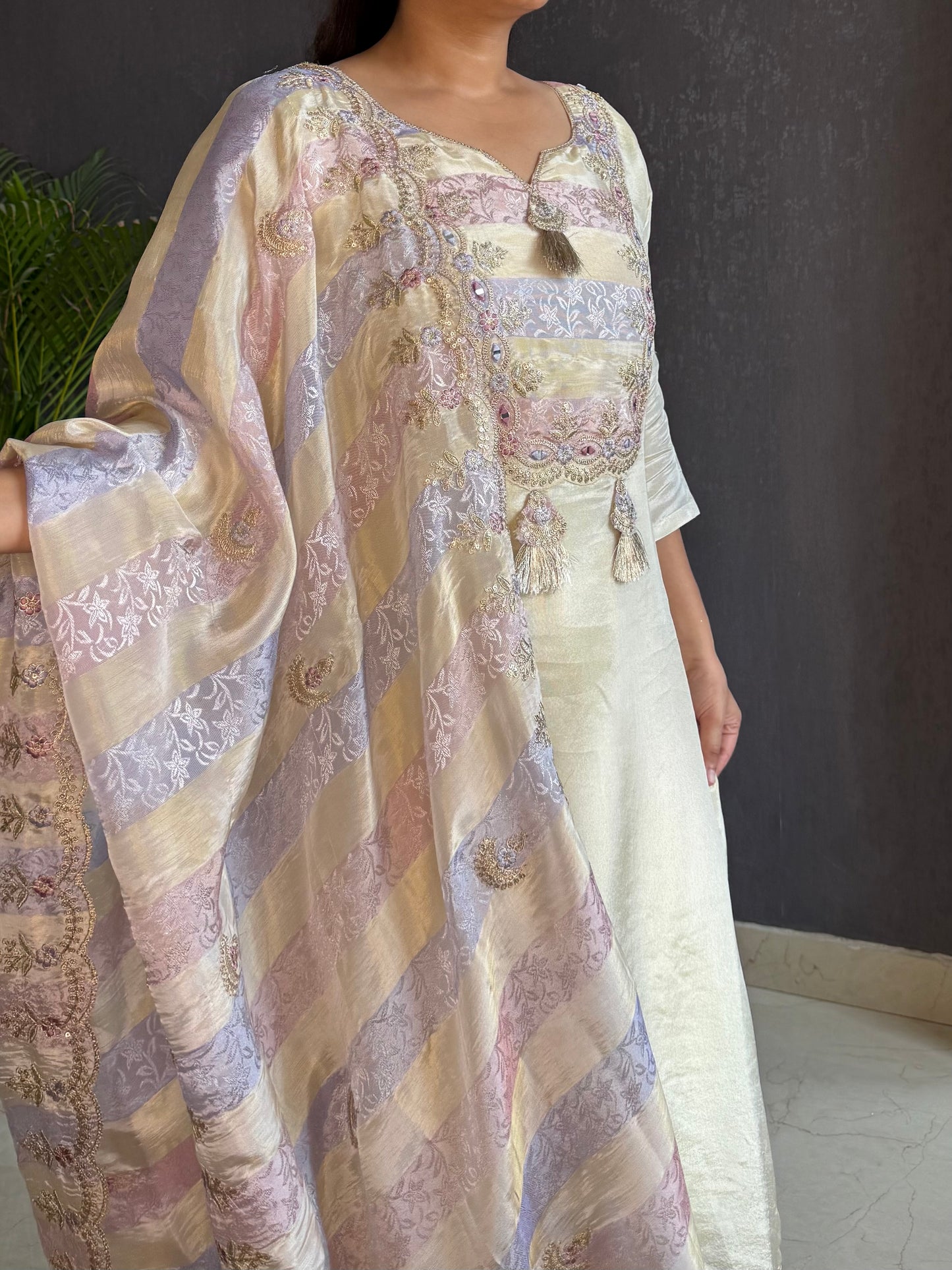 Tissue silk dori work suit set