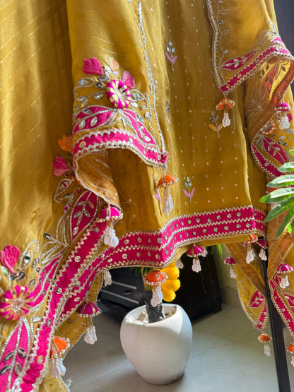Luxurious Gotapatti Tissue silk suit