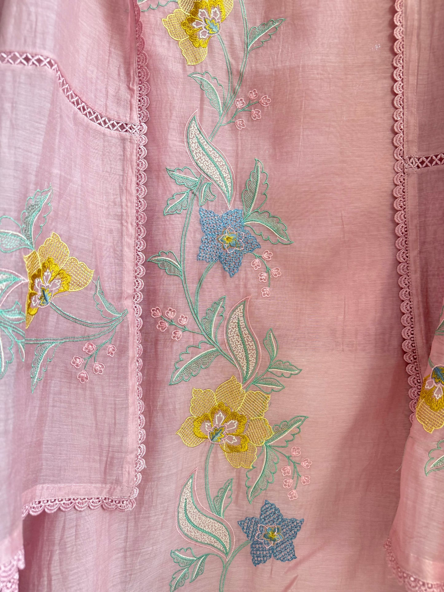 Luxurious Mul chanderi threadwork floral veil suit
