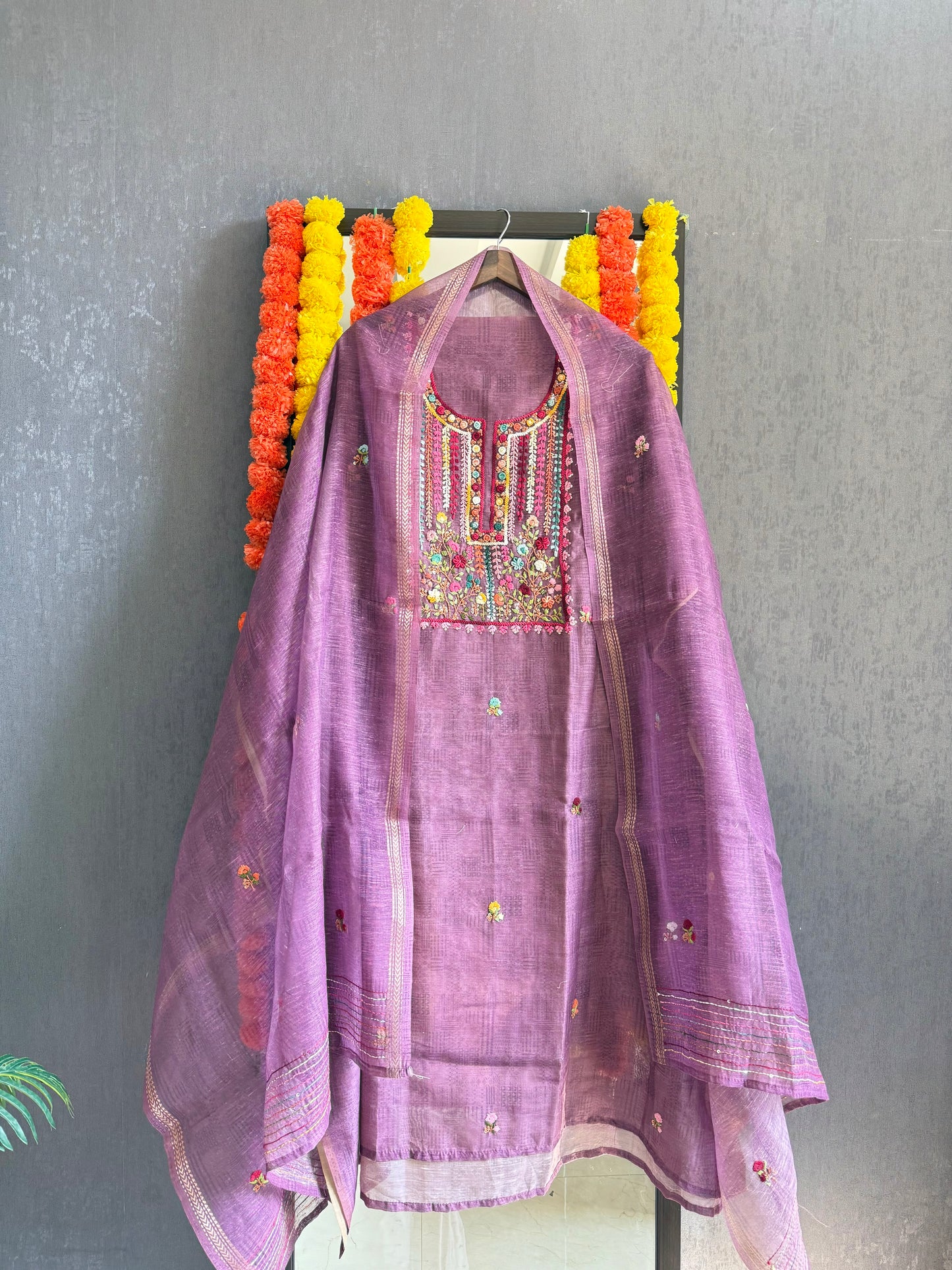 Premium linen handwork frenchknot suit