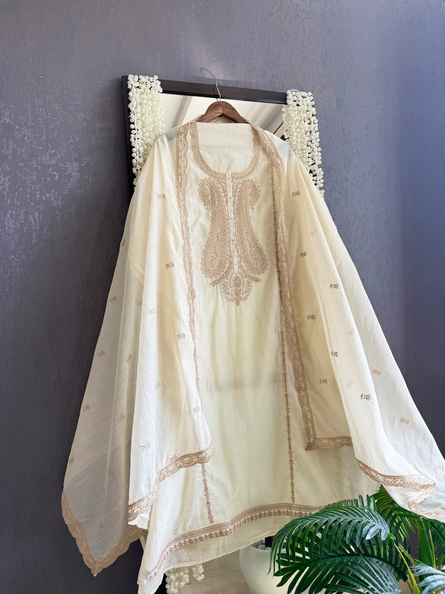 Luxurious Mul chanderi dori sitara suit