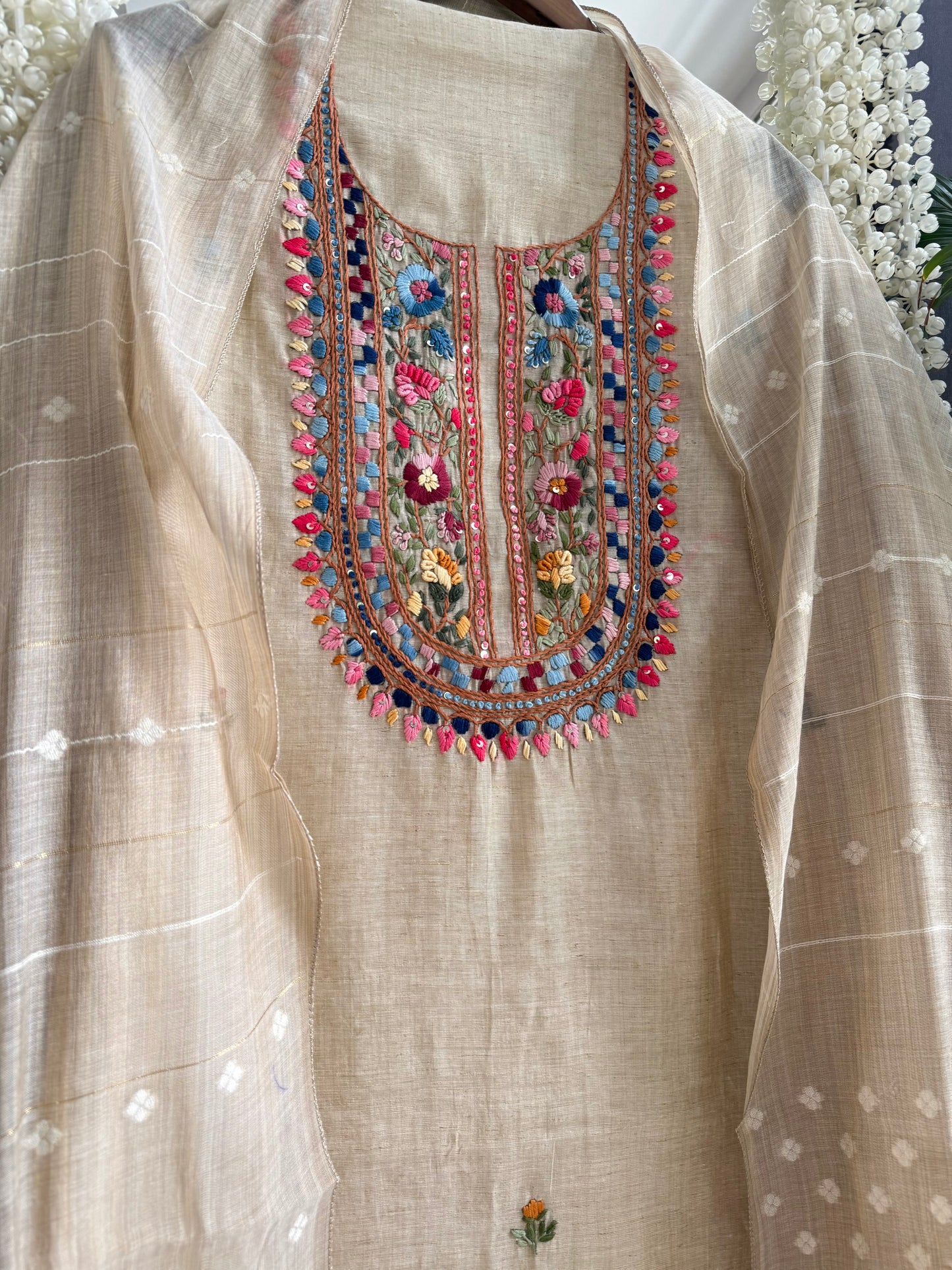 Linen frenchknot suit