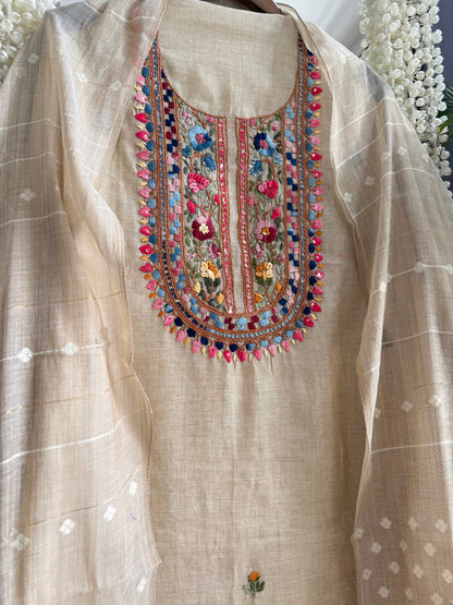 Linen frenchknot suit