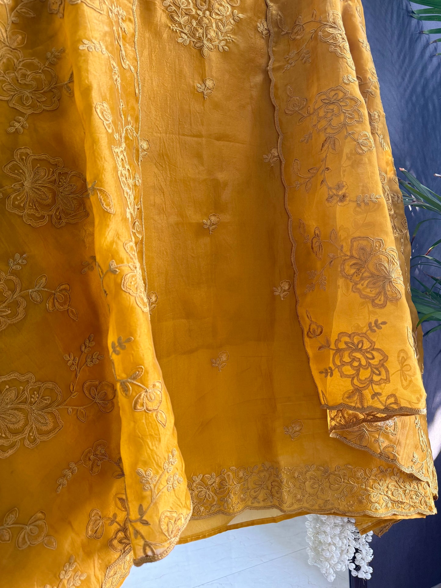 Luxurious monochromatic thread work suit