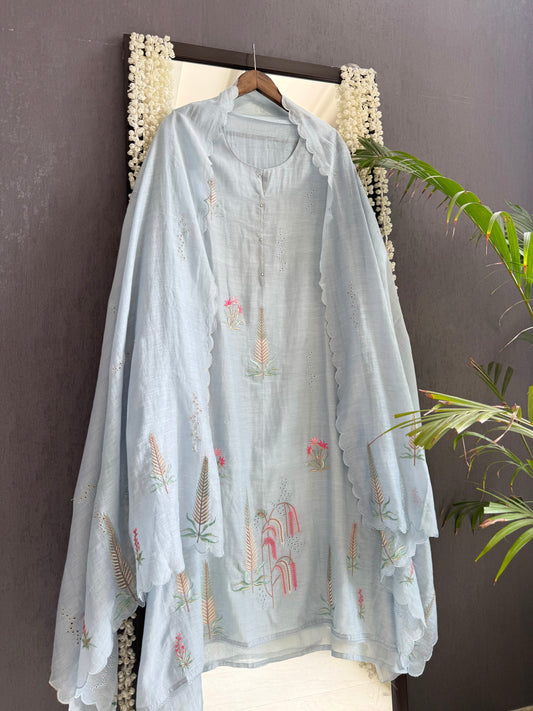 Luxurious Mul chanderi floral springs suit