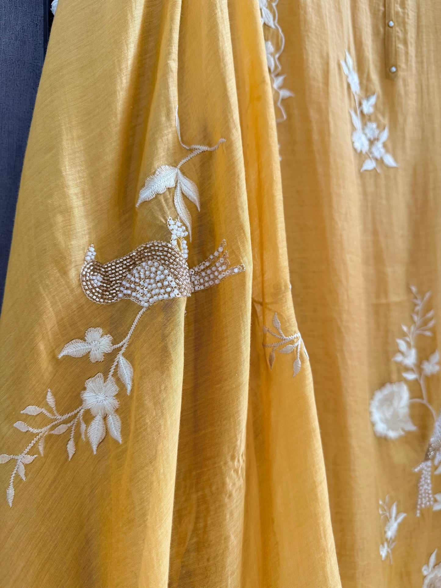 Luxurious Mul chanderi parsi thread suit