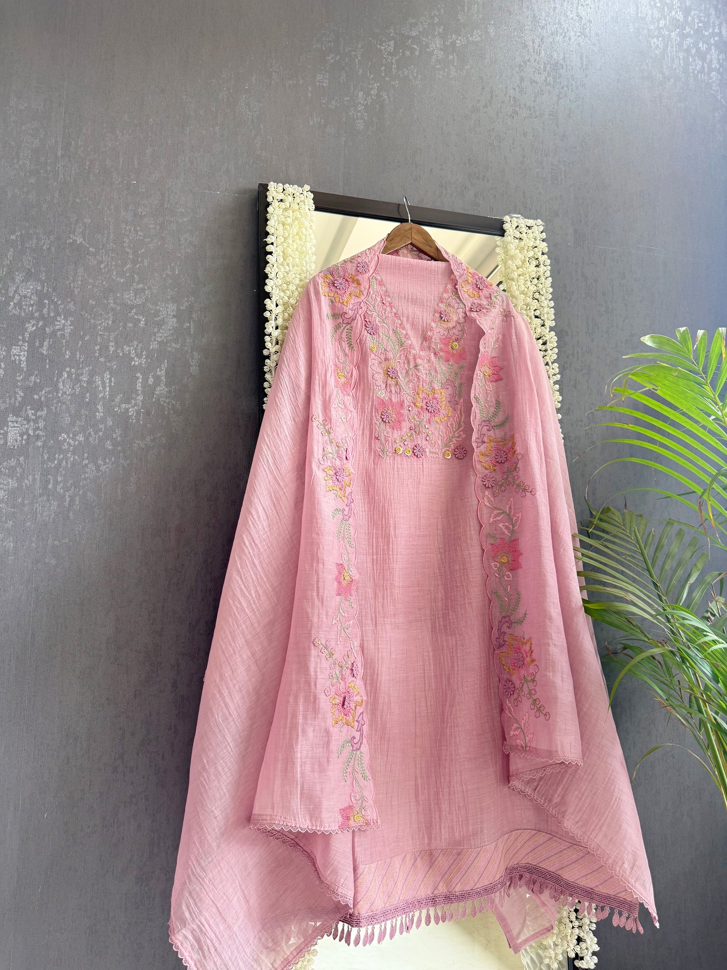 Luxurious Mul chanderi threadwork 3d floral suit