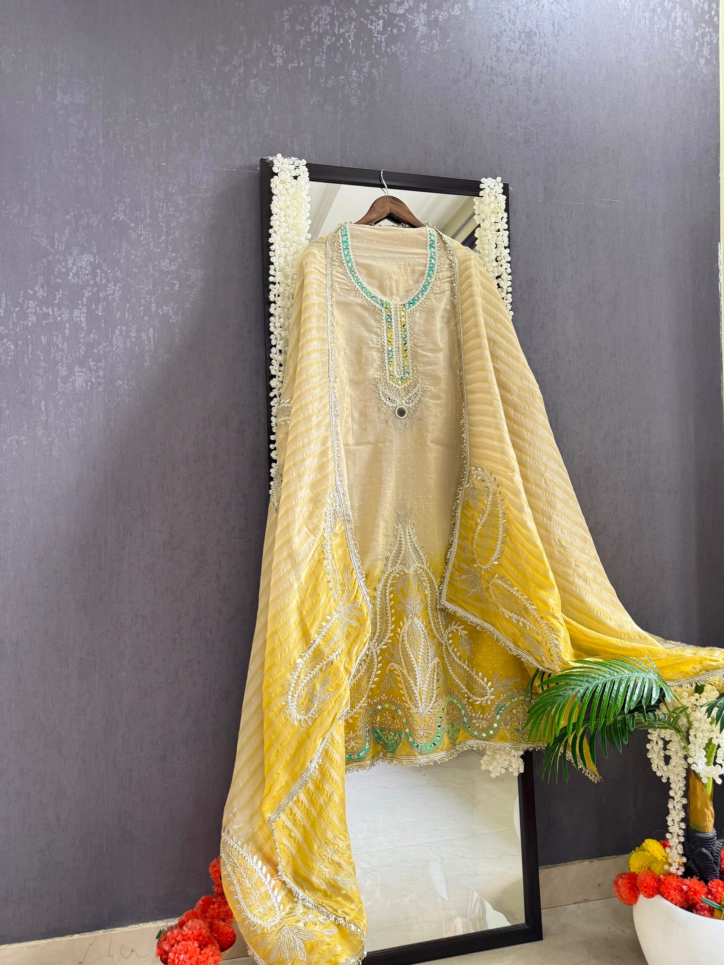 Luxurious Gotapatti ombré suit