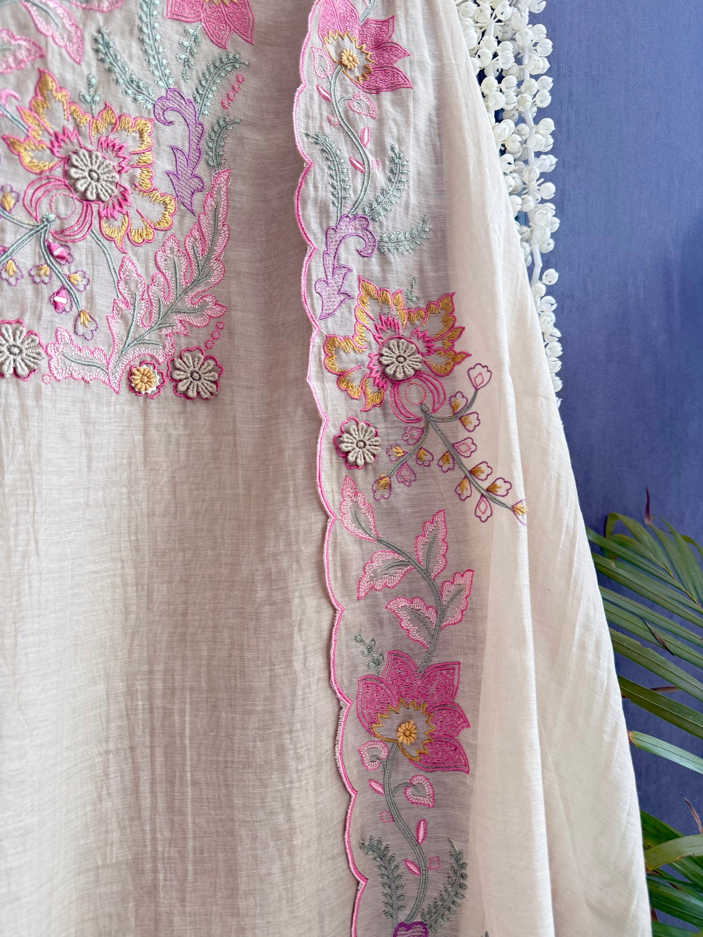 Luxurious Mul chanderi threadwork 3d floral suit