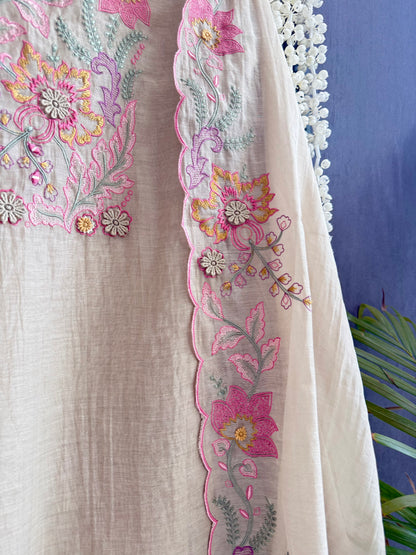 Luxurious Mul chanderi threadwork 3d floral suit