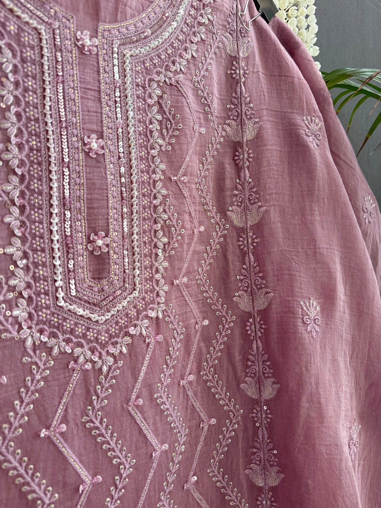 Luxurious Mul chanderi lucknowi bouquet suit
