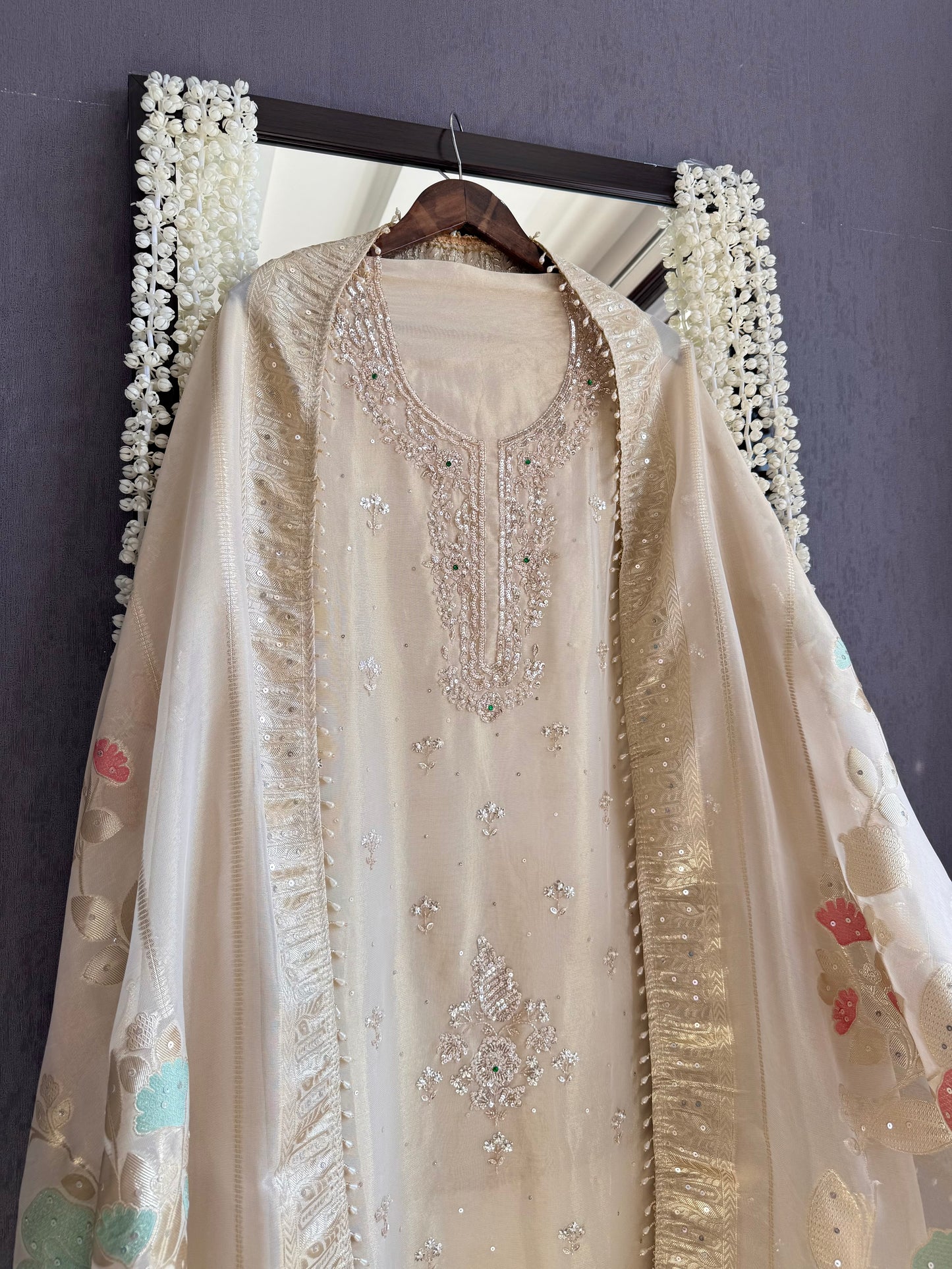 Luxurious handwork suit