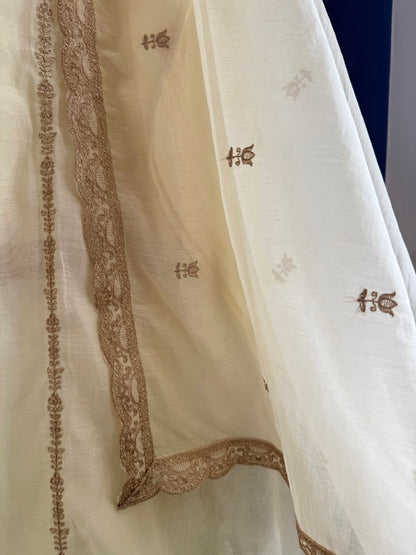 Luxurious Mul chanderi dori sitara suit