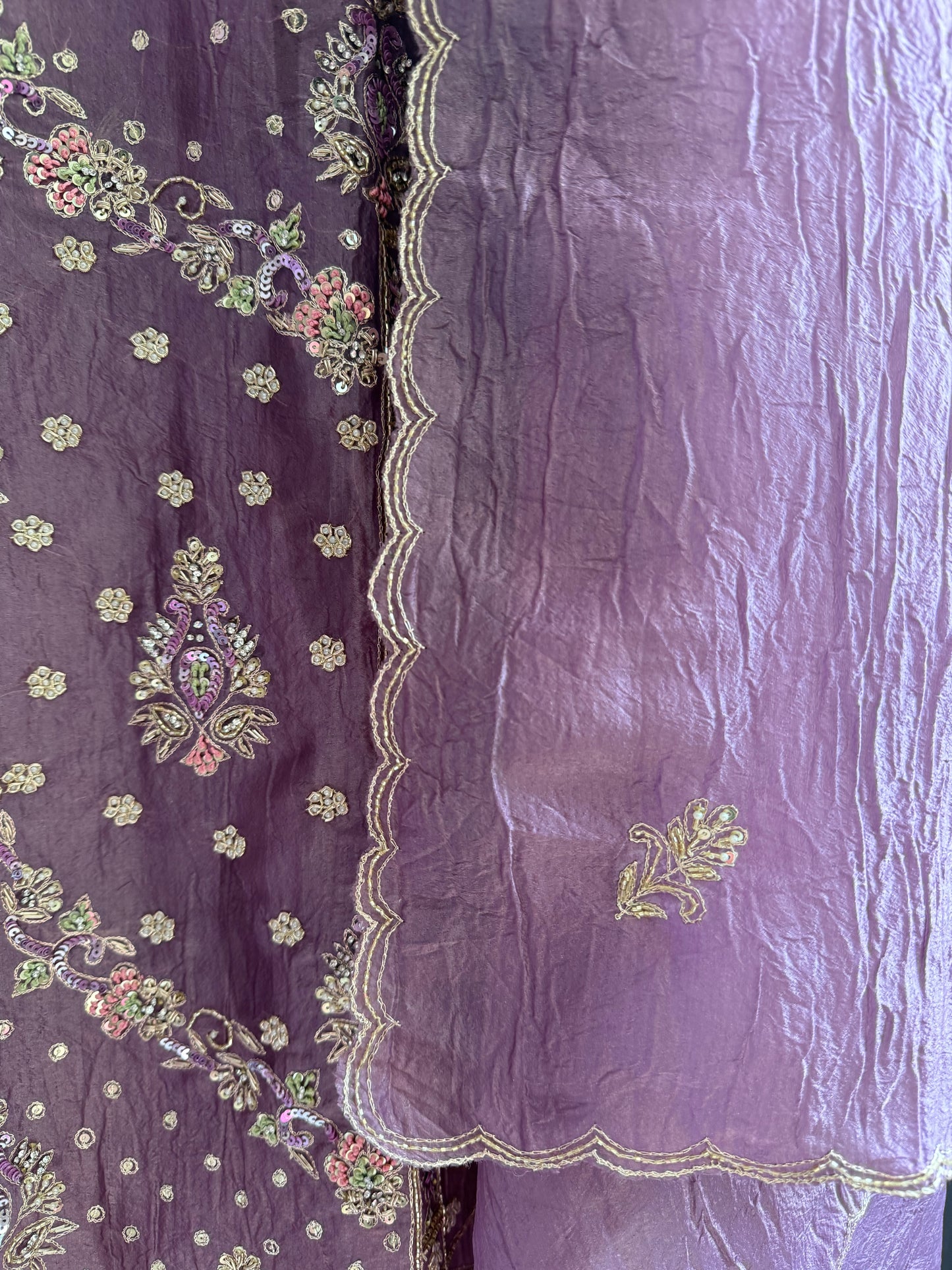 Luxurious Heeramandi suit