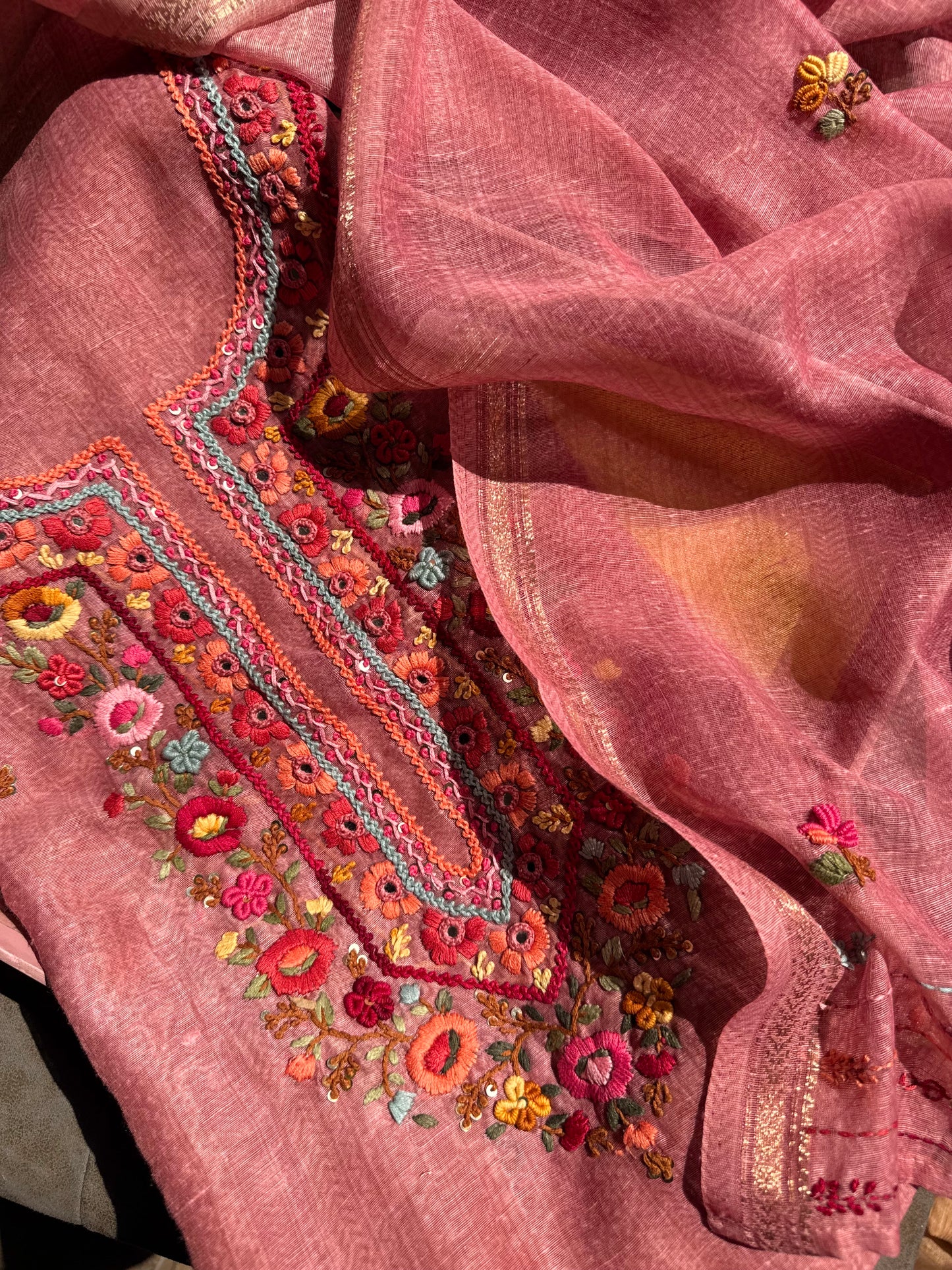 Premium linen handwork frenchknot suit