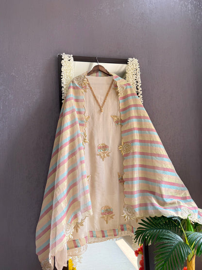 Luxurious roses appliqué handwork suit
