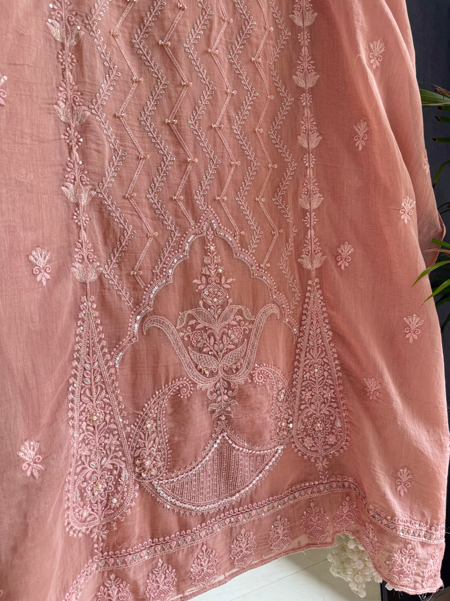 Luxurious Mul chanderi lucknowi bouquet suit