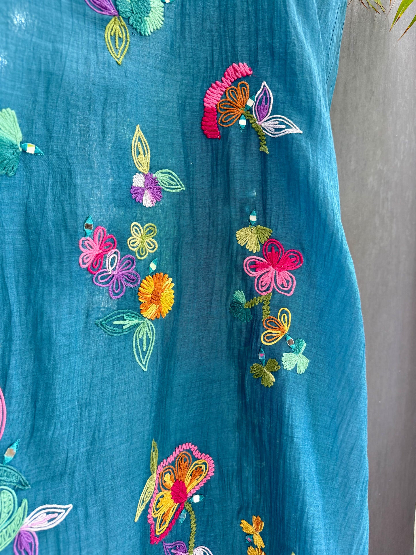 Luxurious Mul chanderi Frenchknot mirror work suit