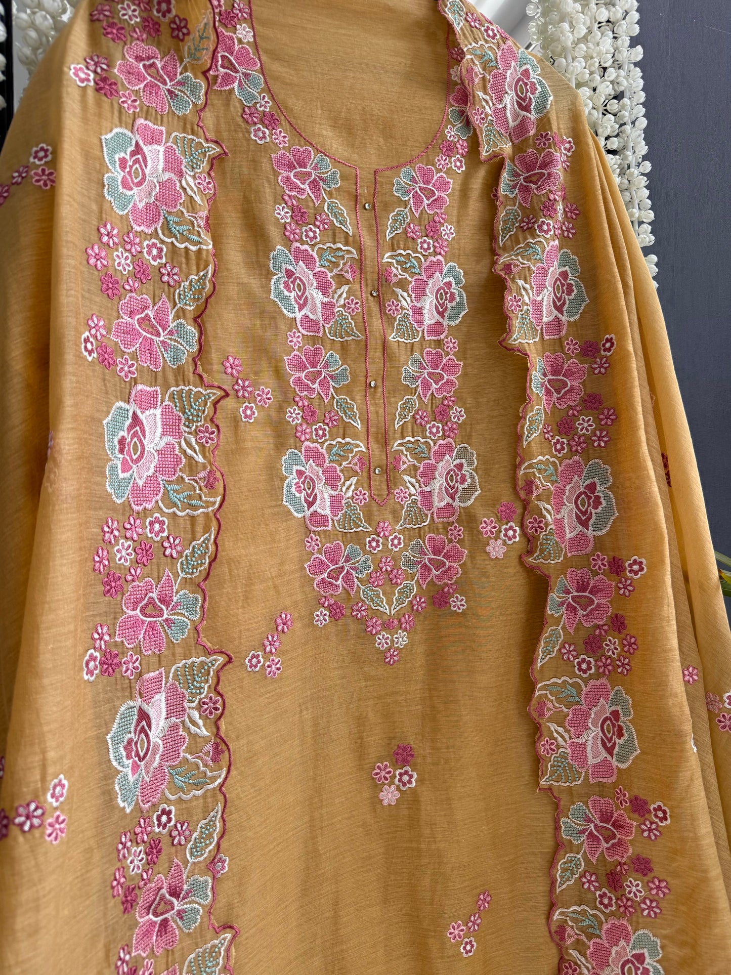 Luxurious Mul chanderi floral Threadwork suit