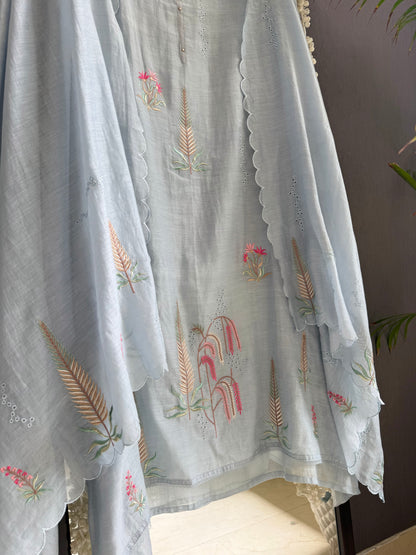 Luxurious Mul chanderi floral springs suit