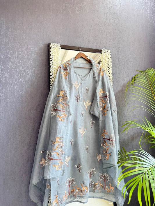 Luxurious Mul chanderi deers swans suit