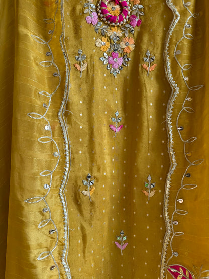 Luxurious Gotapatti Tissue silk suit