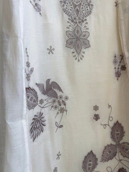 Luxurious Mul chanderi threadwork schiffili suit
