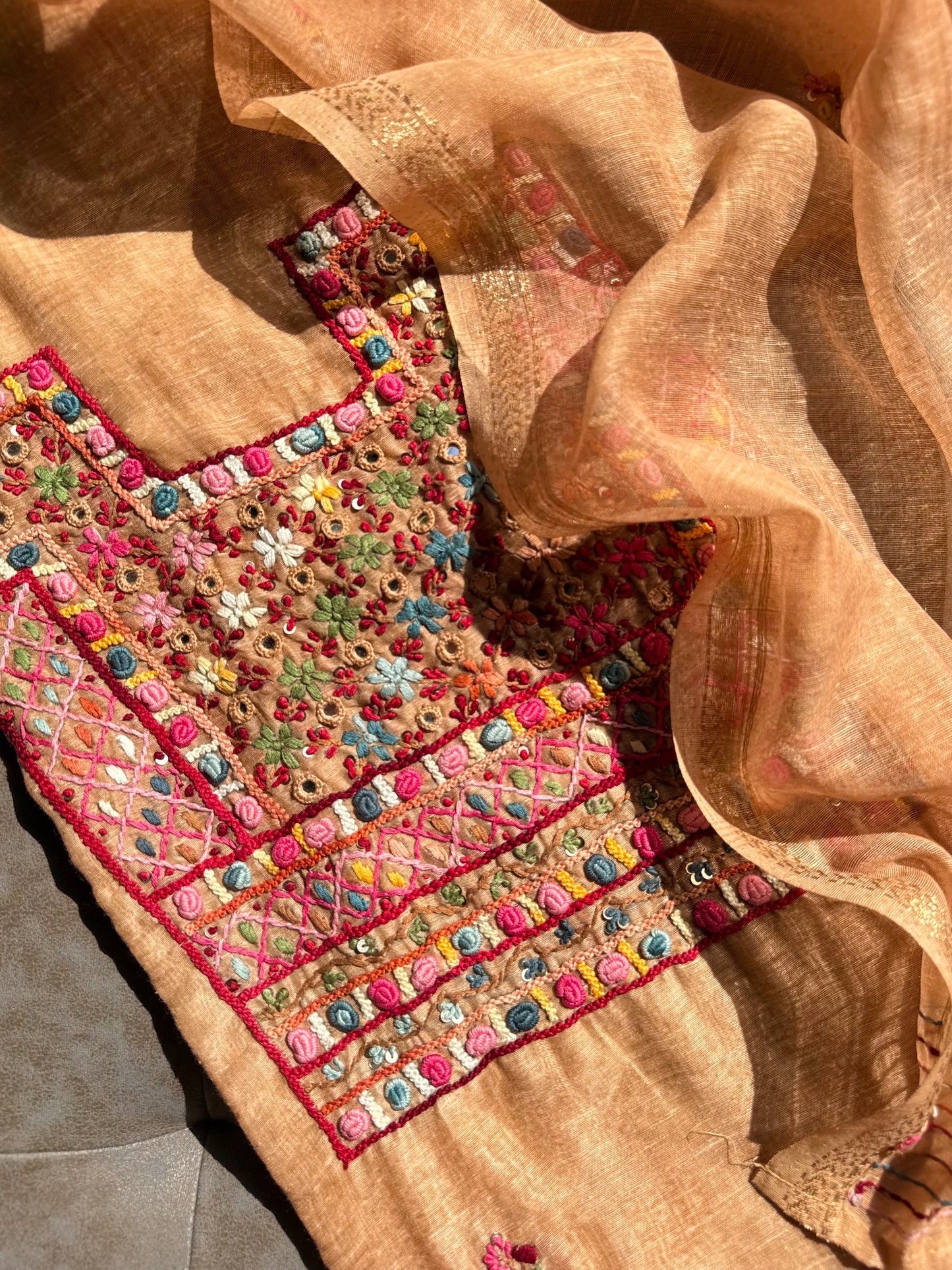 Premium linen handwork frenchknot suit