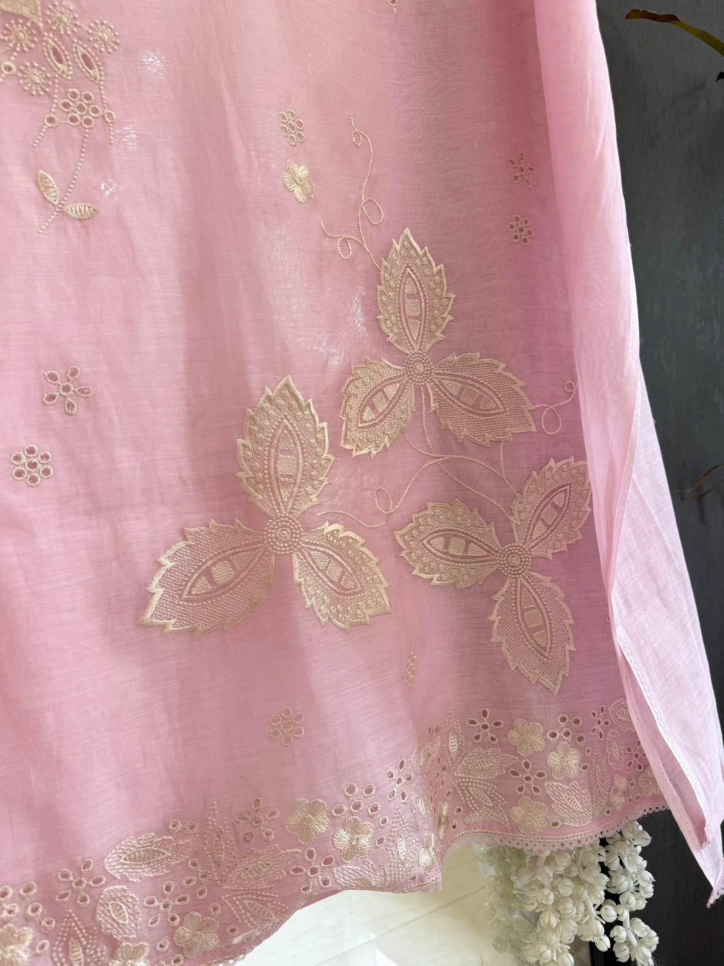 Luxurious Mul chanderi threadwork suit