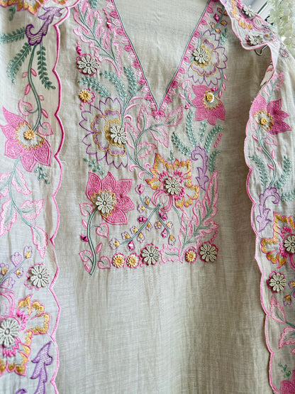Luxurious Mul chanderi threadwork 3d floral suit