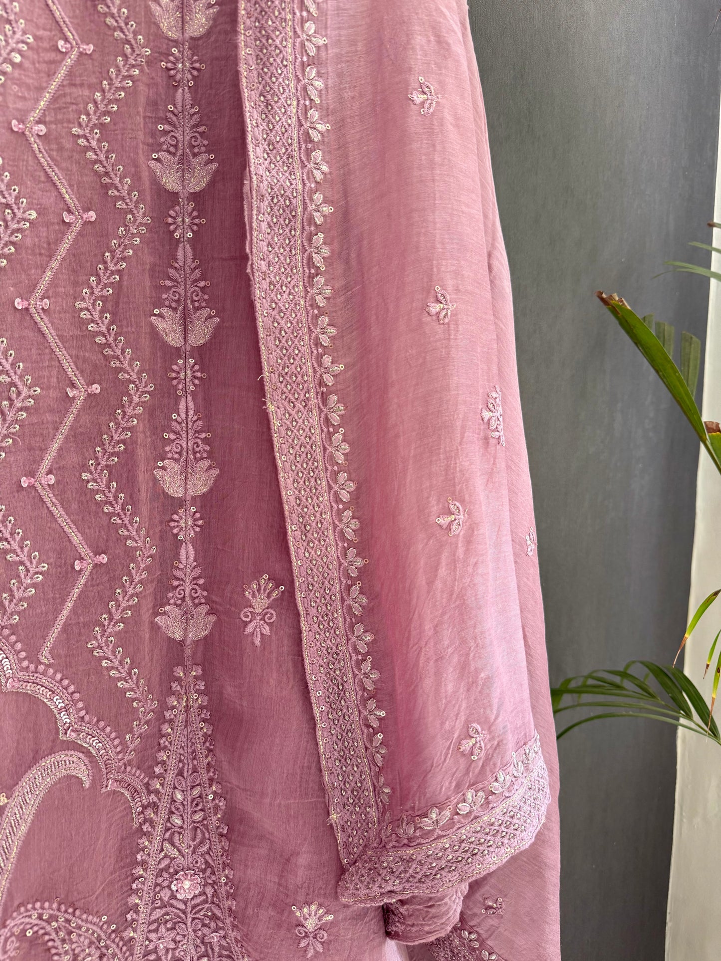 Luxurious Mul chanderi lucknowi bouquet suit