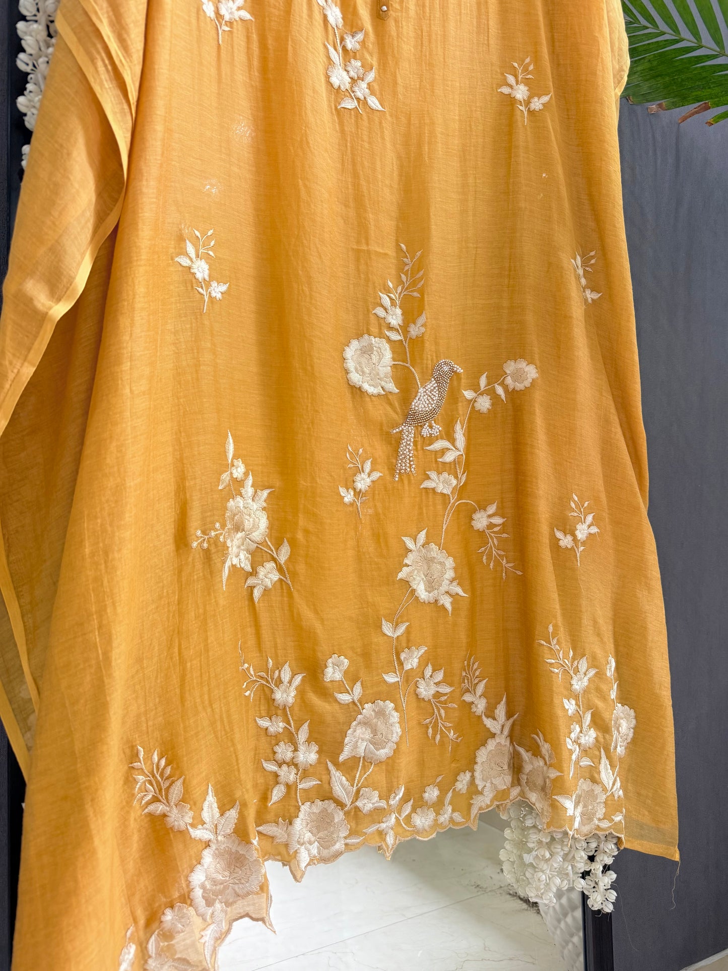 Luxurious Mul chanderi parsi thread suit