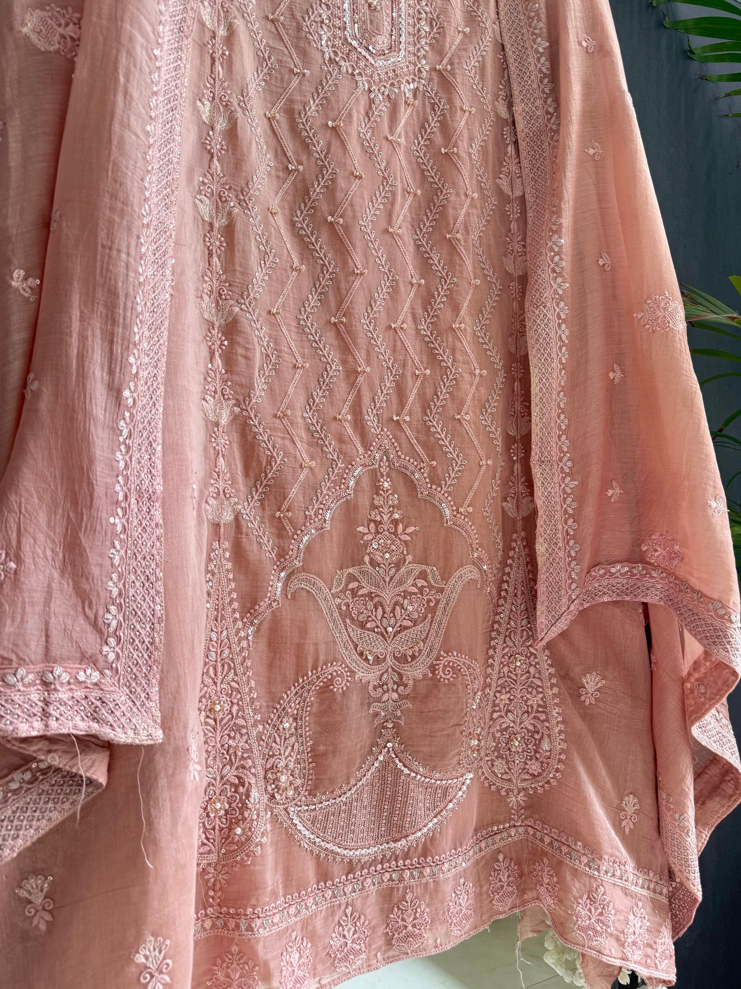 Luxurious Mul chanderi lucknowi bouquet suit