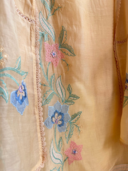 Luxurious Mul chanderi threadwork floral veil suit