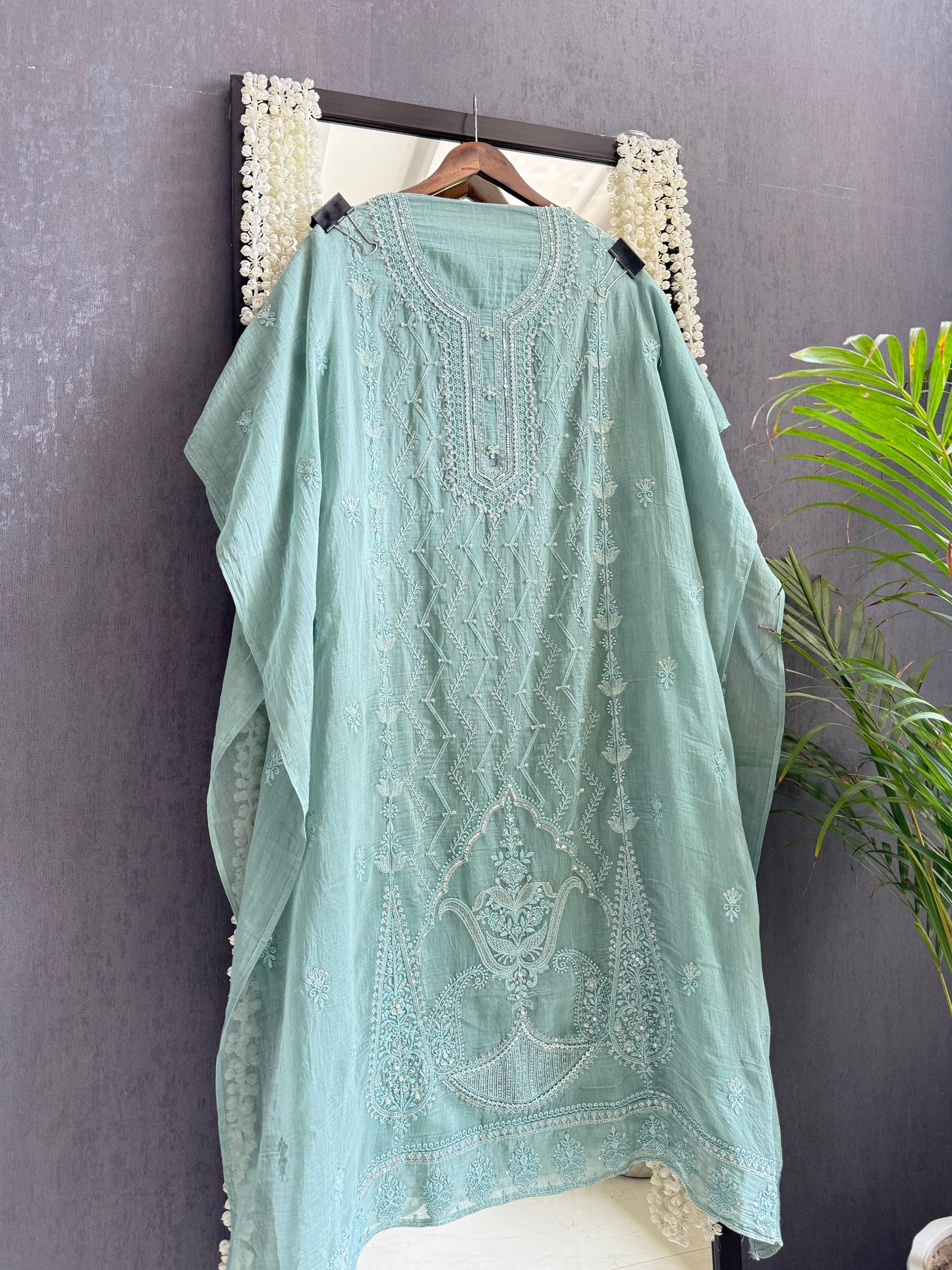 Luxurious Mul chanderi lucknowi bouquet suit